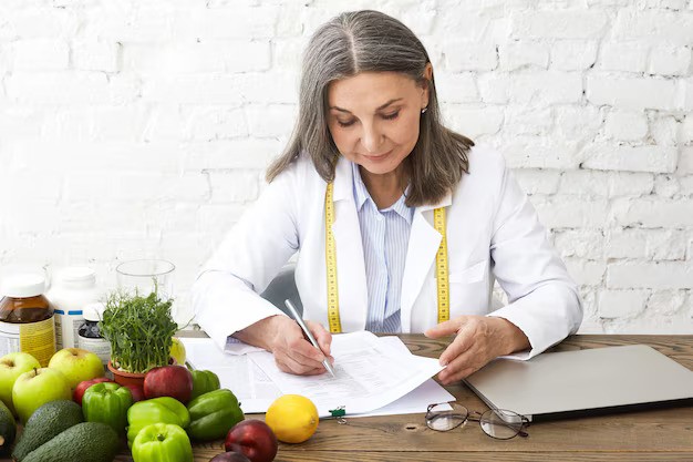 expressive-senior-woman-posing_344912-1328
